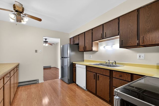 931 W Arquilla Drive 415, Glenwood, IL 60425