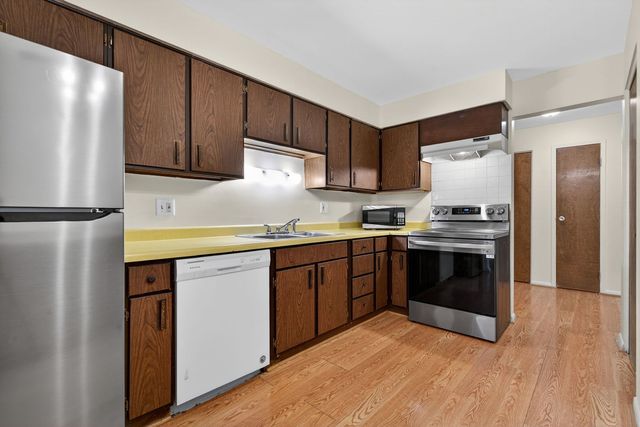 931 W Arquilla Drive 415, Glenwood, IL 60425