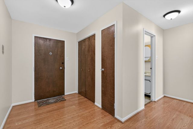 931 W Arquilla Drive 415, Glenwood, IL 60425