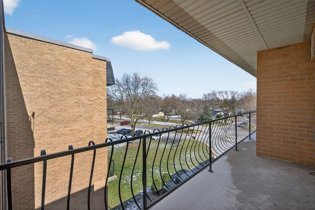 931 W Arquilla Drive 415, Glenwood, IL 60425