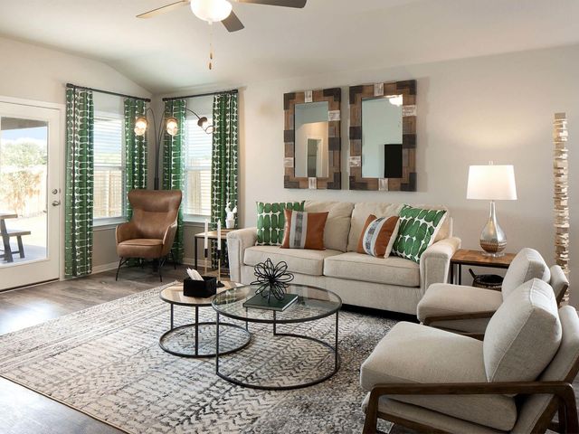 448 El Capitan LOOP, Dripping Springs, TX 78620