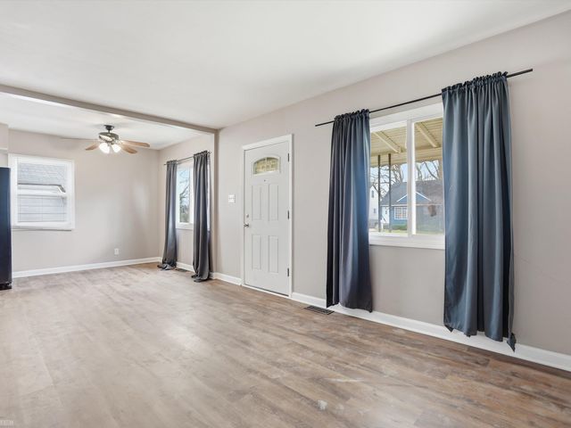 20629 Hollywood Street, Harper Woods, MI 48225