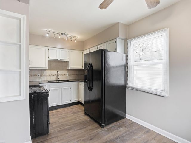 20629 Hollywood Street, Harper Woods, MI 48225