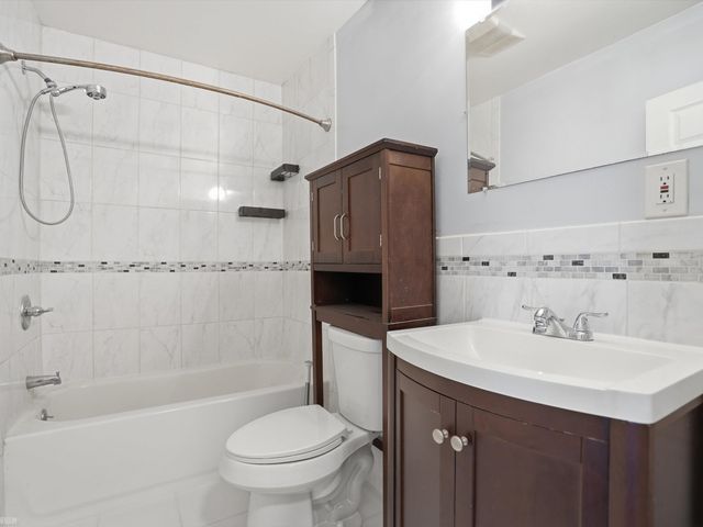20629 Hollywood Street, Harper Woods, MI 48225