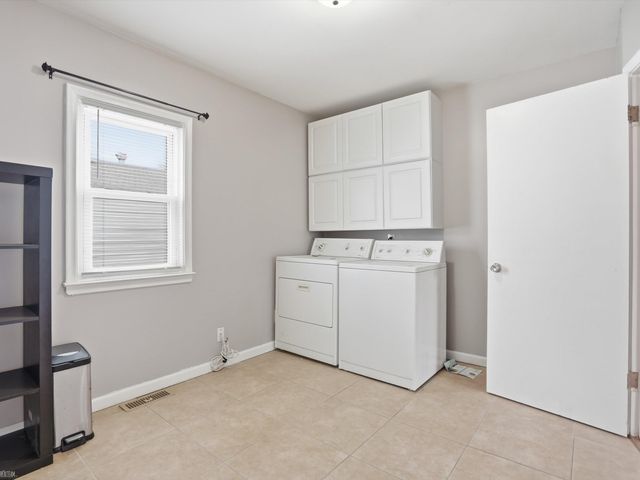 20629 Hollywood Street, Harper Woods, MI 48225
