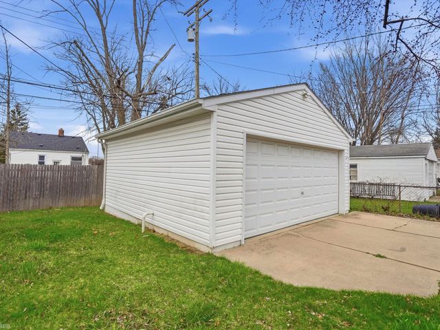 20629 Hollywood Street, Harper Woods, MI 48225