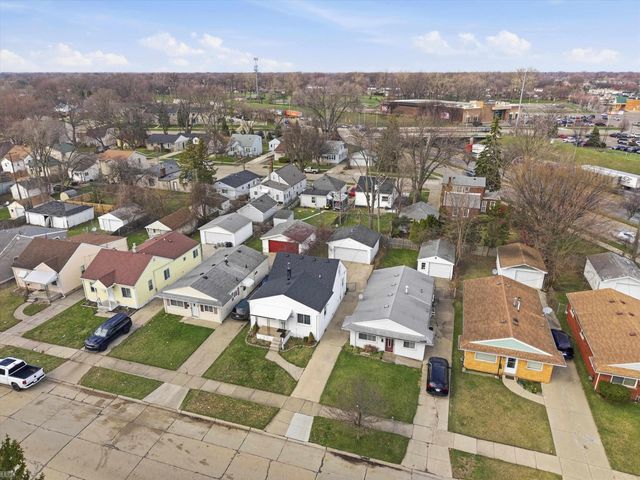 20629 Hollywood Street, Harper Woods, MI 48225