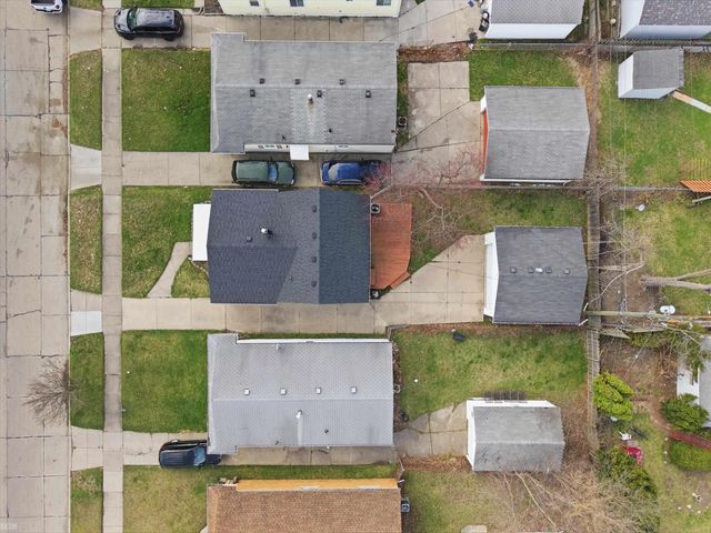 20629 Hollywood Street, Harper Woods, MI 48225