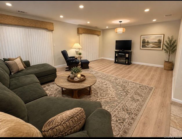 21 Sandy Hill Road, Commack, NY 11725