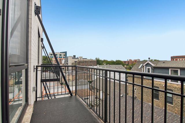 1656 N BOSWORTH Avenue PH-4N, Chicago, IL 60642