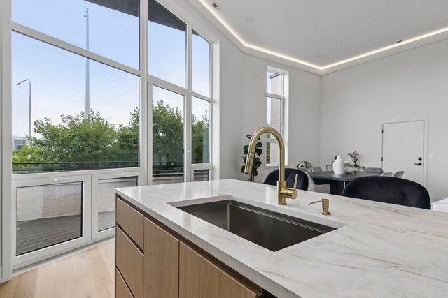1656 N BOSWORTH Avenue PH-4N, Chicago, IL 60642