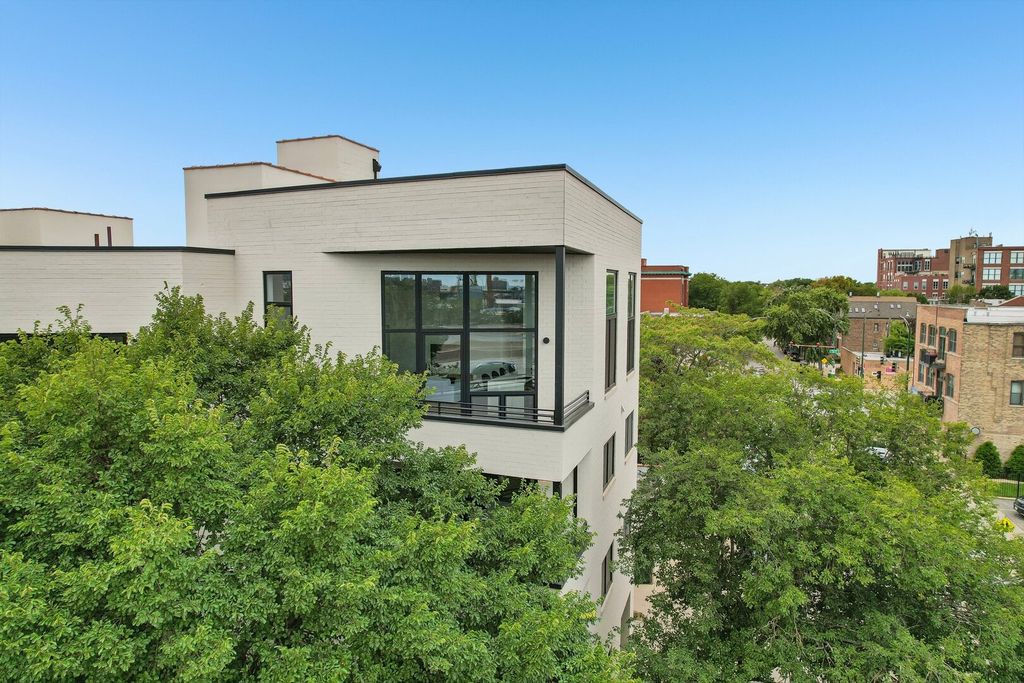 1656 N BOSWORTH Avenue PH-4N, Chicago, IL 60642