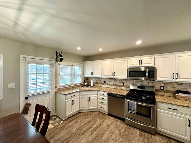 12 Cochran Dr, Neshannock Twp, PA 16105