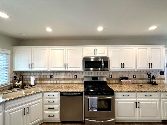 12 Cochran Dr, Neshannock Twp, PA 16105