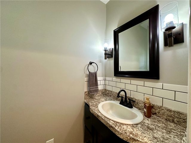 12 Cochran Dr, Neshannock Twp, PA 16105