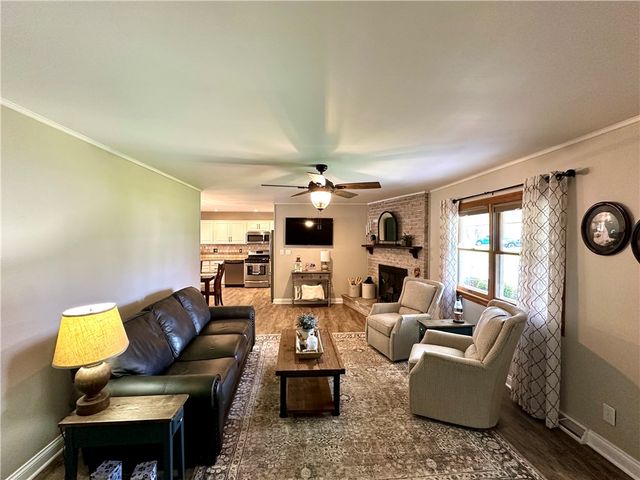 12 Cochran Dr, Neshannock Twp, PA 16105