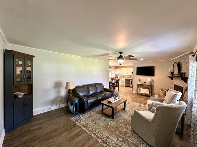 12 Cochran Dr, Neshannock Twp, PA 16105