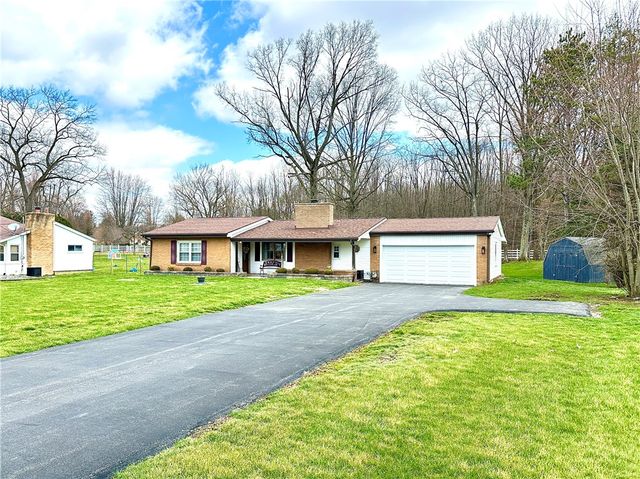 12 Cochran Dr, Neshannock Twp, PA 16105