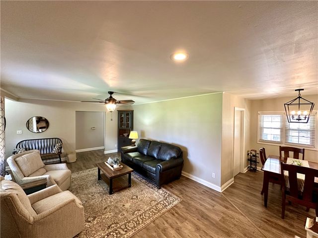 12 Cochran Dr, Neshannock Twp, PA 16105