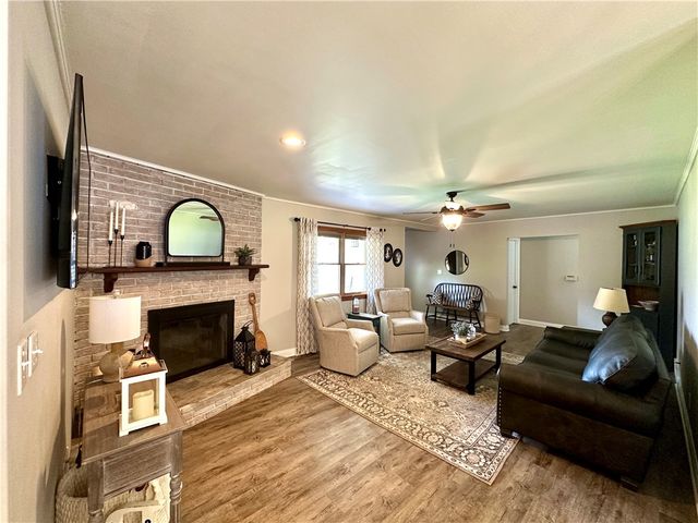 12 Cochran Dr, Neshannock Twp, PA 16105