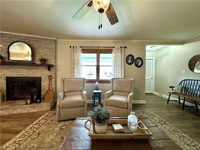 12 Cochran Dr, Neshannock Twp, PA 16105