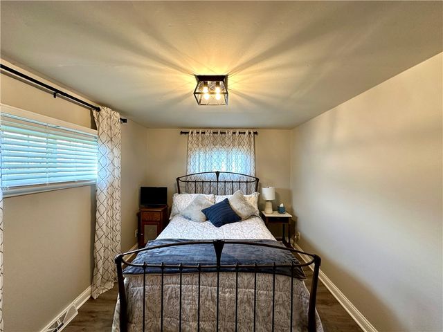 12 Cochran Dr, Neshannock Twp, PA 16105