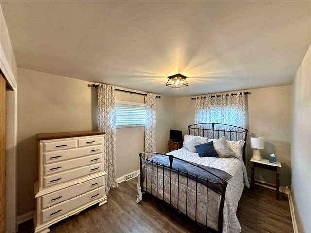 12 Cochran Dr, Neshannock Twp, PA 16105