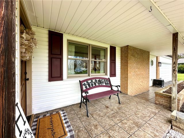 12 Cochran Dr, Neshannock Twp, PA 16105