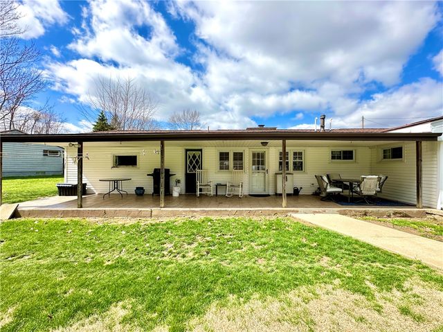 12 Cochran Dr, Neshannock Twp, PA 16105