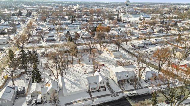 317 1st Street W, Waconia, MN 55387