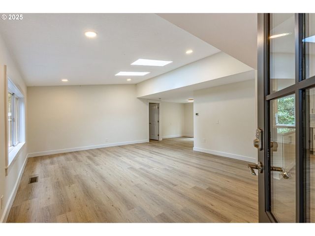 421 Se POUNDER Rd, Corbett, OR 97019