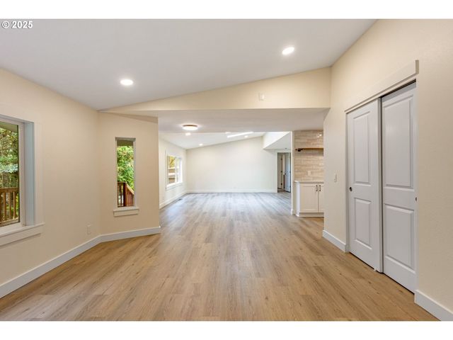 421 Se POUNDER Rd, Corbett, OR 97019