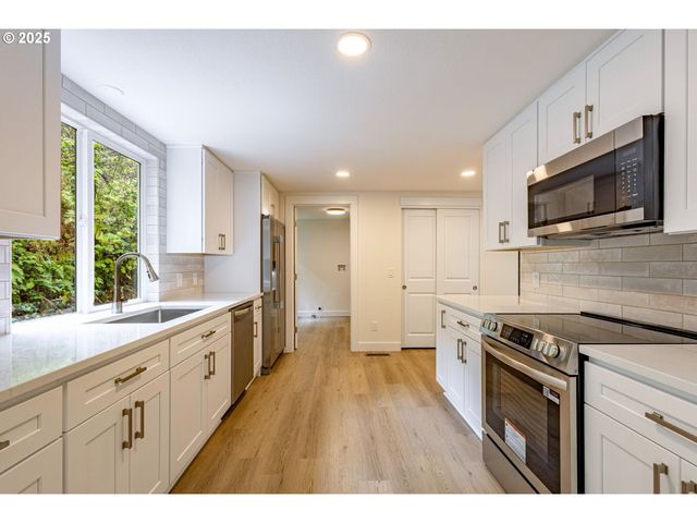 421 Se POUNDER Rd, Corbett, OR 97019