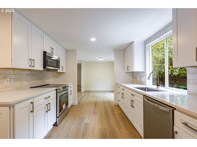 421 Se POUNDER Rd, Corbett, OR 97019