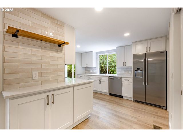 421 Se POUNDER Rd, Corbett, OR 97019