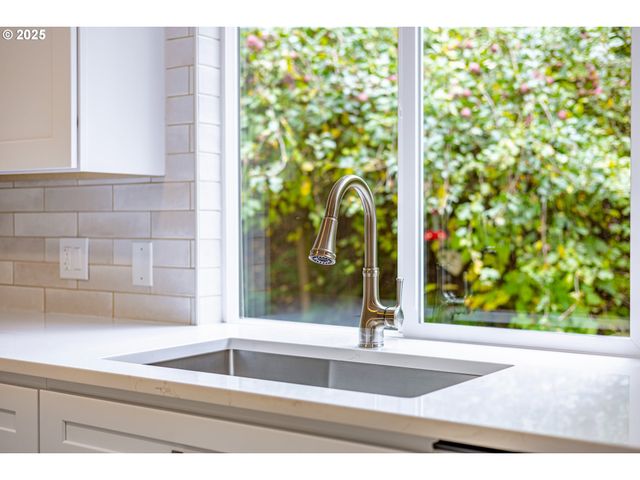 421 Se POUNDER Rd, Corbett, OR 97019