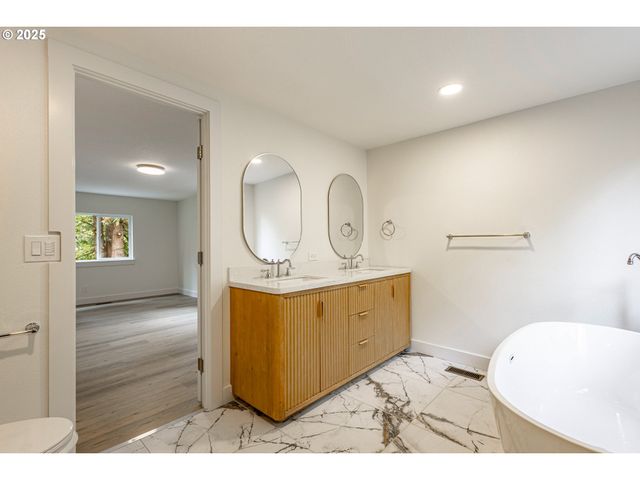 421 Se POUNDER Rd, Corbett, OR 97019