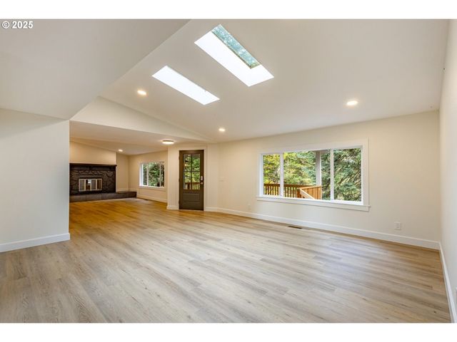 421 Se POUNDER Rd, Corbett, OR 97019