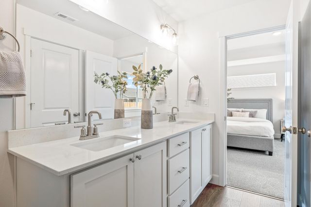 363 NW Monte Vista Avenue 05, Madras, OR 97741