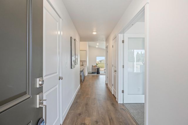 363 NW Monte Vista Avenue 05, Madras, OR 97741