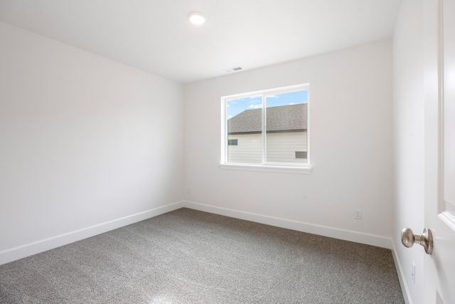 363 NW Monte Vista Avenue 05, Madras, OR 97741