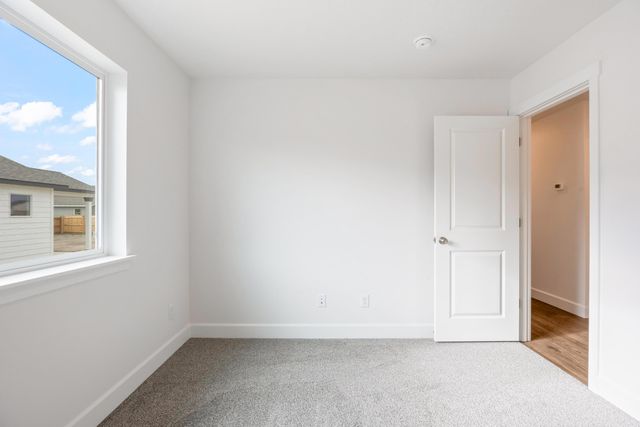 363 NW Monte Vista Avenue 05, Madras, OR 97741