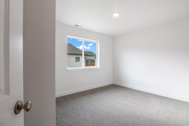 363 NW Monte Vista Avenue 05, Madras, OR 97741