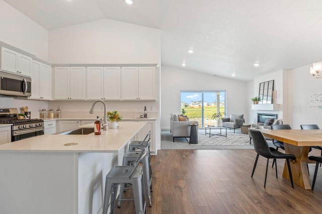 363 NW Monte Vista Avenue 05, Madras, OR 97741