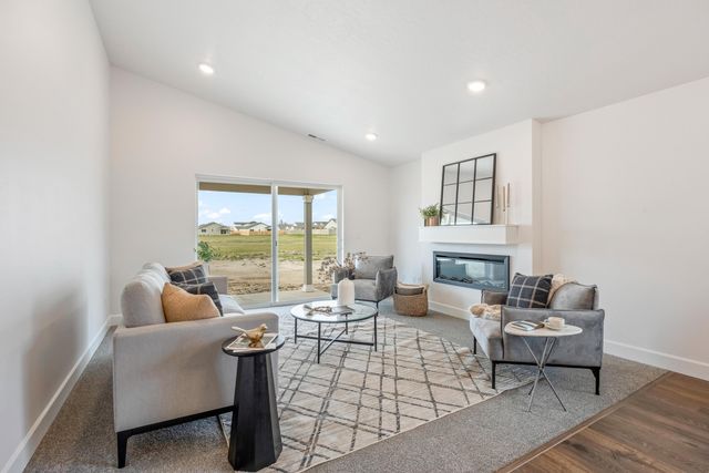 363 NW Monte Vista Avenue 05, Madras, OR 97741