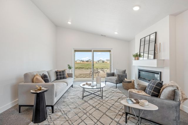 363 NW Monte Vista Avenue 05, Madras, OR 97741