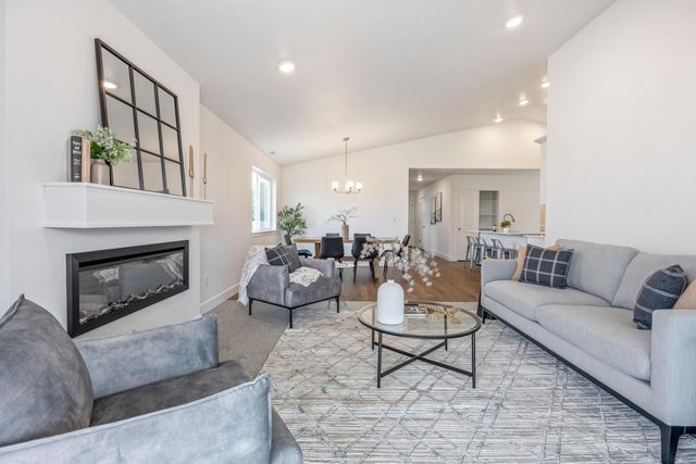 363 NW Monte Vista Avenue 05, Madras, OR 97741