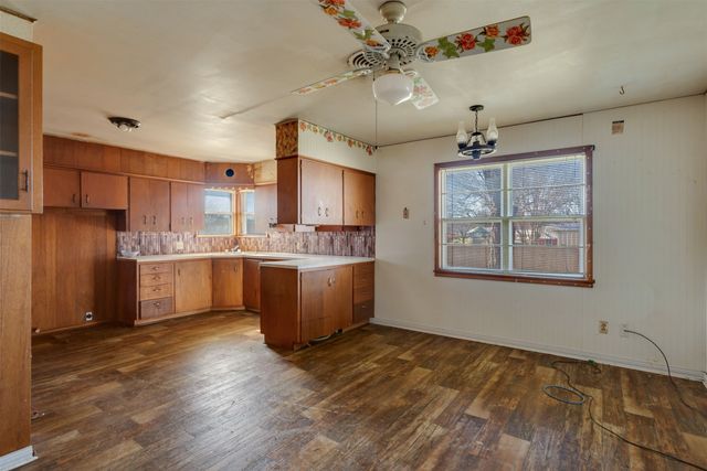 207 N King Street, Henrietta, TX 76365