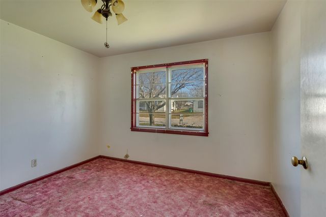 207 N King Street, Henrietta, TX 76365