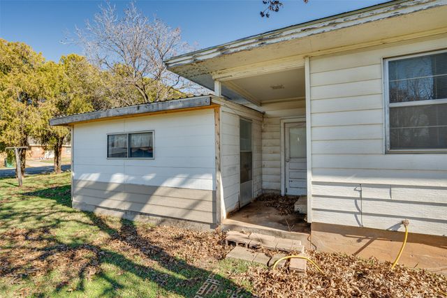 207 N King Street, Henrietta, TX 76365